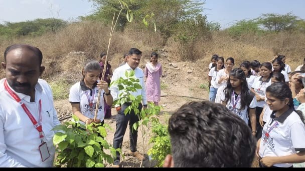 वृक्षारोपण - धर्मवीरगड, पेडगाव